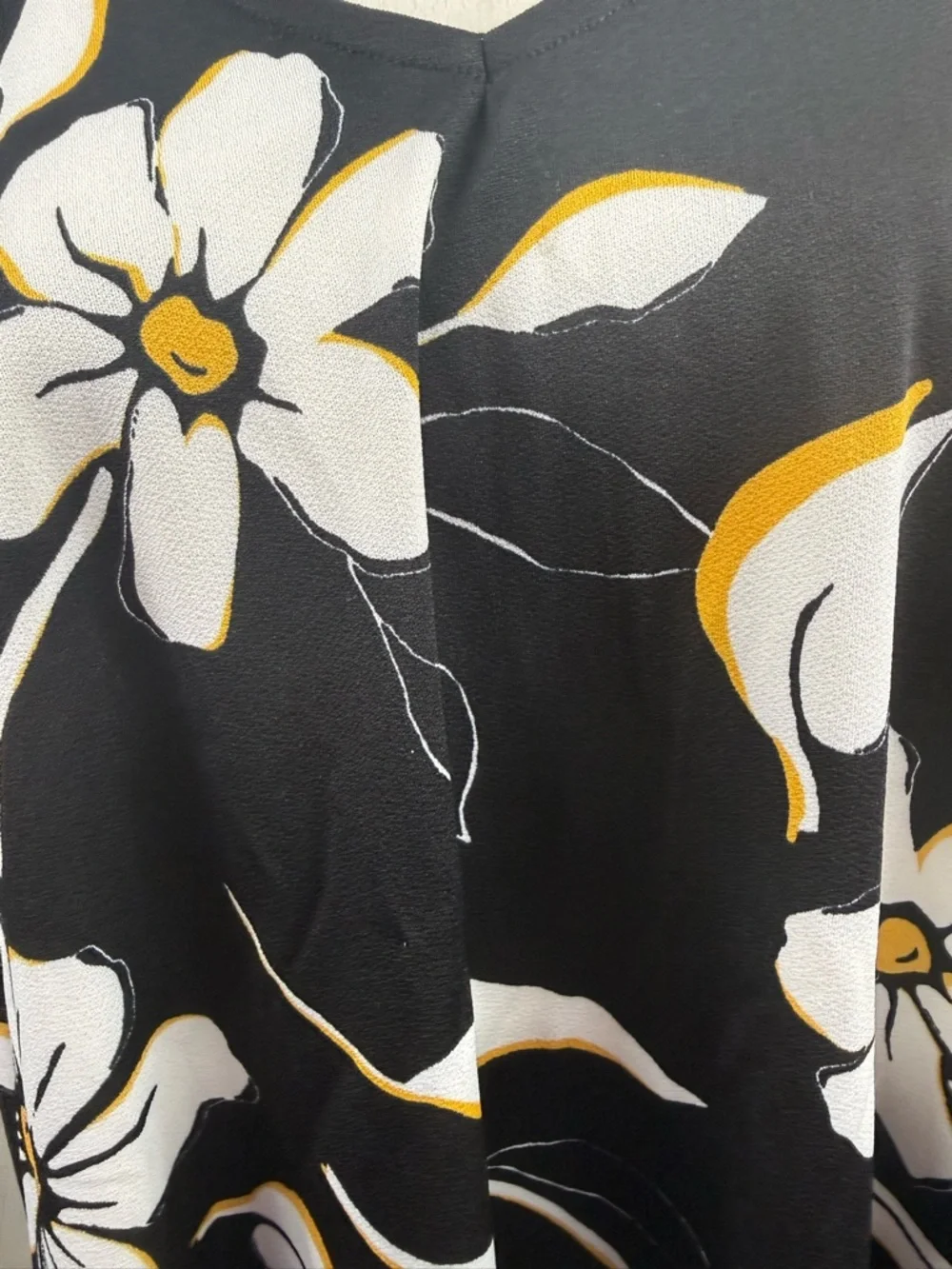 Jules & Leopold Black Tunic with White and Yellow Floral print size 1X